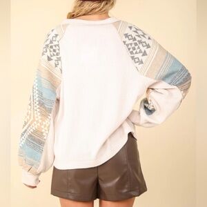 NWT VERY J long-sleeve Aztec pattered sleeve round-neck shirt -size L